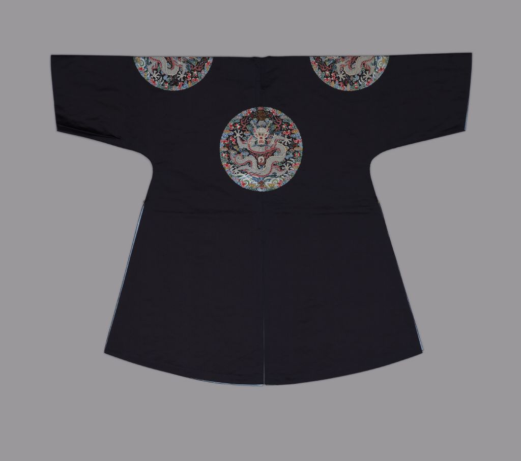 图片[2]-Stone blue satin embroidered four regiment cloud dragon jacket with rice beads-China Archive